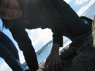 Jamie making her sand turtle